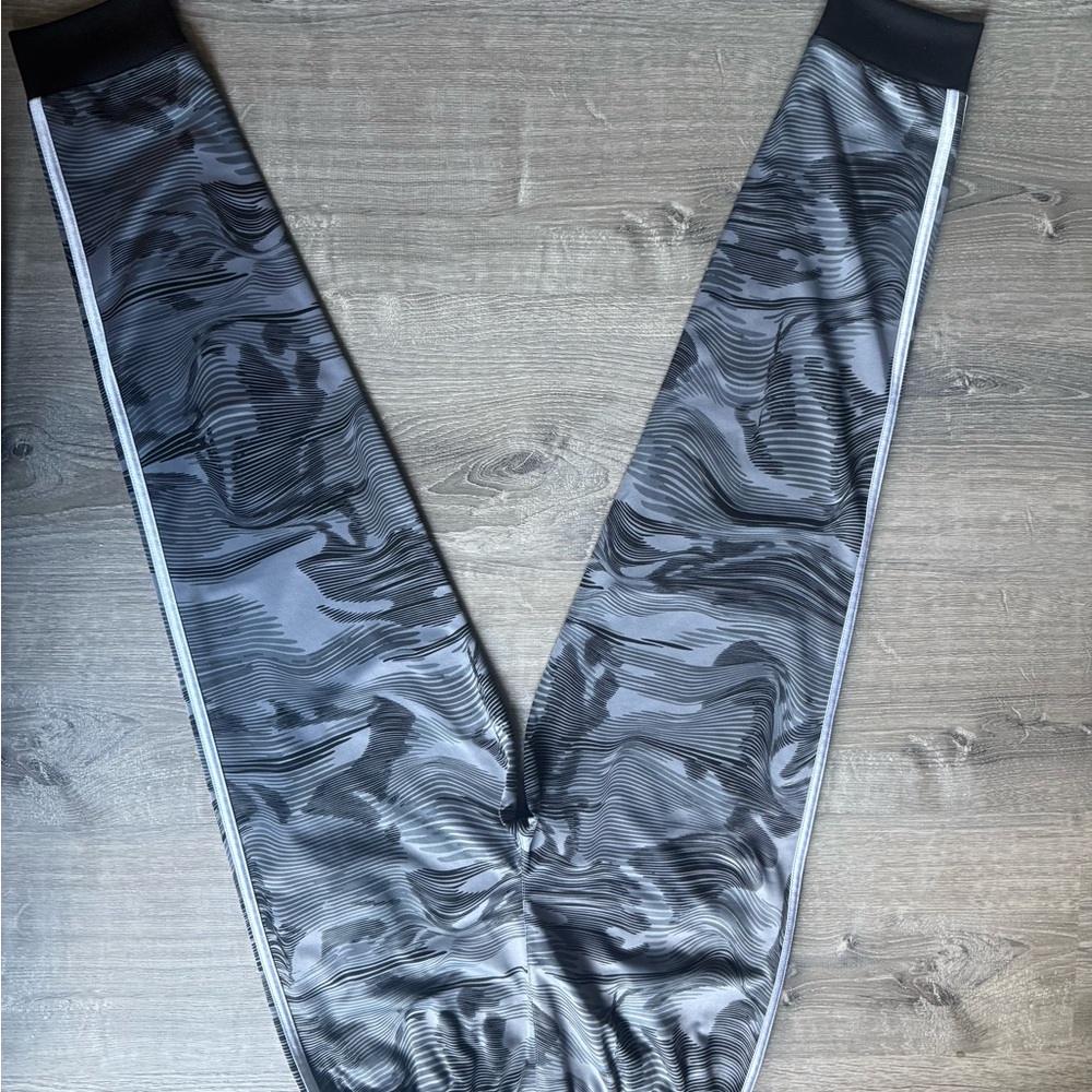 Adidas Boy’s Size Youth M Gray, Black, White Wave Joggers Athletic Pants EUC! - Picture 2 of 5